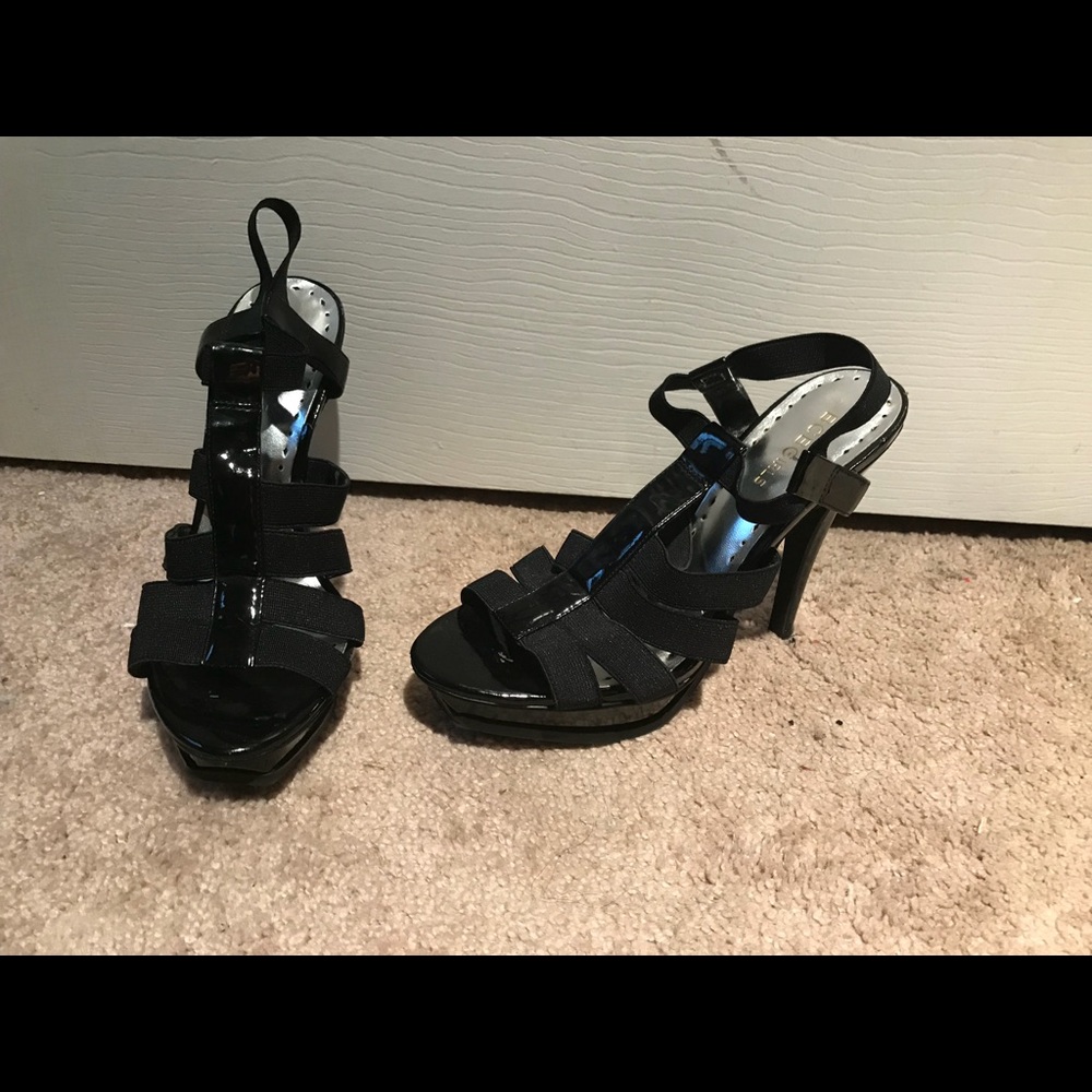 Black BCBG platform Sandals size 7 1/2